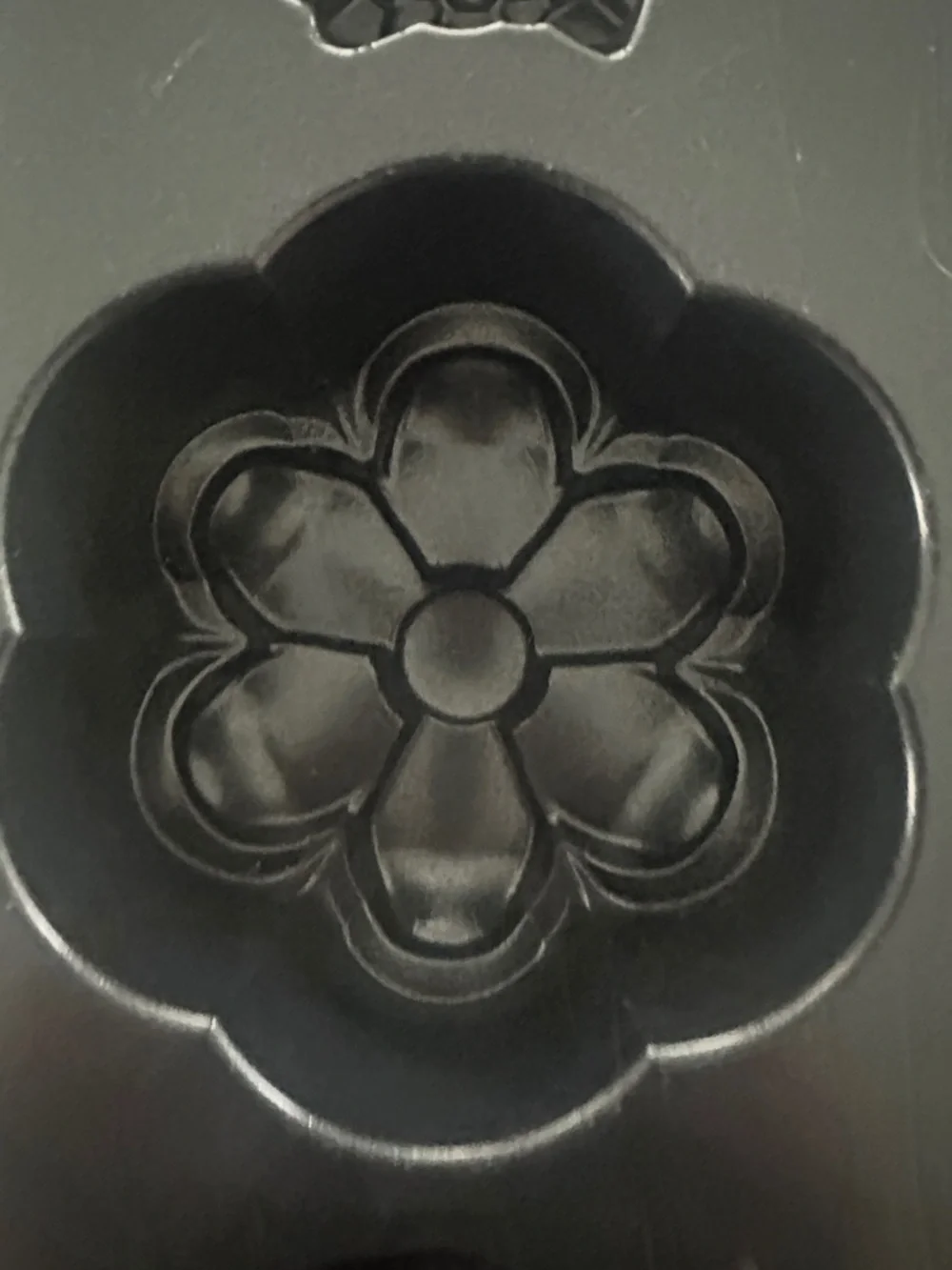 Nordic Ware Floral 6-Cup Muffin Pan with Sunflower, Blossom, Rose Molds - Picture 5 of 6